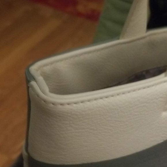 FINAL PRICE Loungefly Kikis Delivery Service Tote - Picture 8 of 14